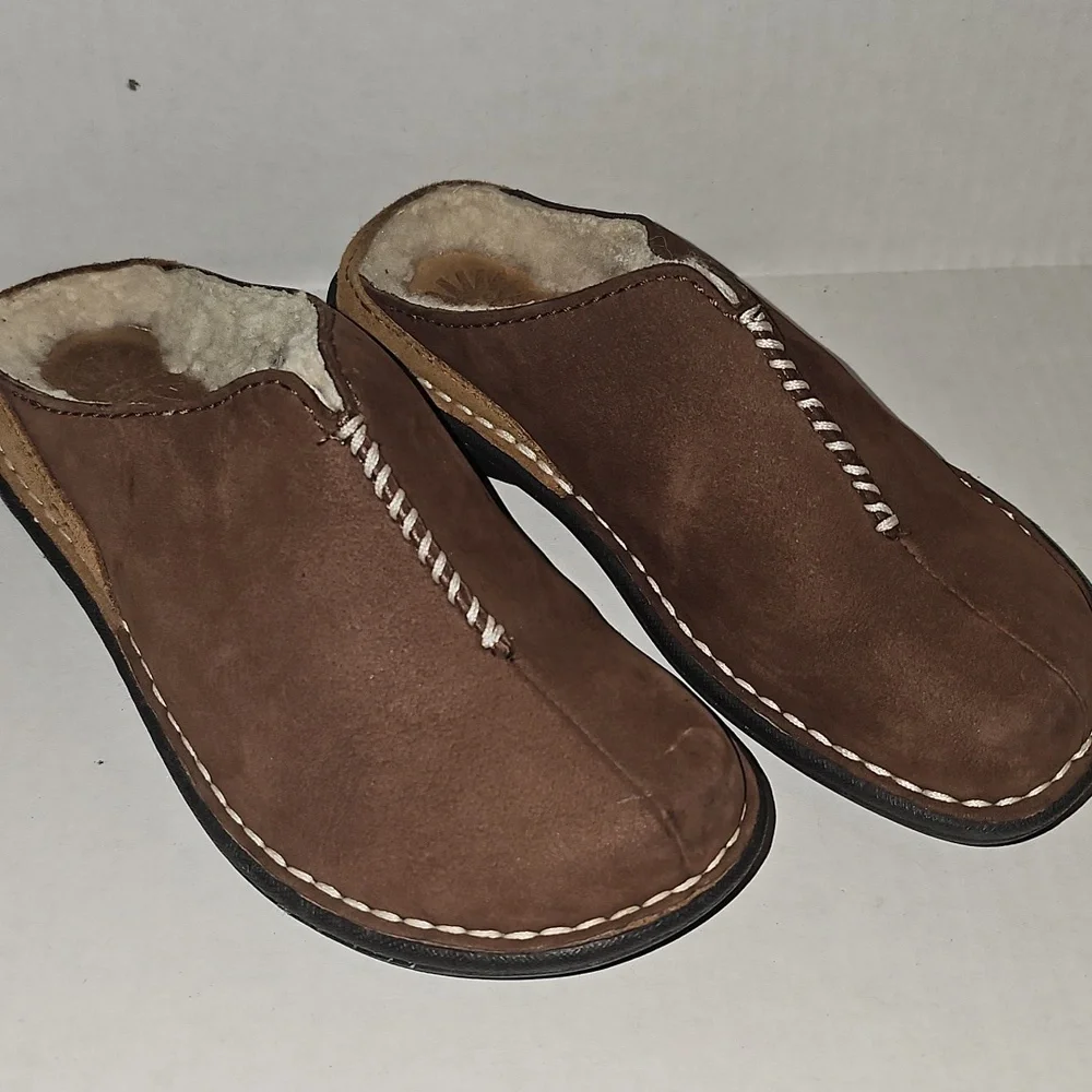 Uggs Kids Tan Suede Mules 5217 Slip On sz 1